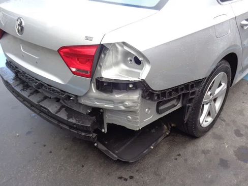 Used 2013 Volkswagen Passat 2.5 SE FWD image 2