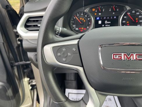 Used 2023 GMC Acadia SLE w/ Driver Convenience Package image 15