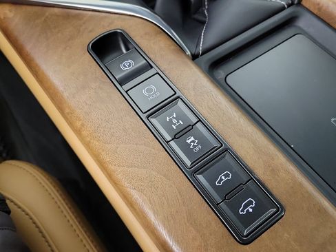 Used 2025 Lexus LX 600 4WD w/ Accessory Package (Z1) image 28