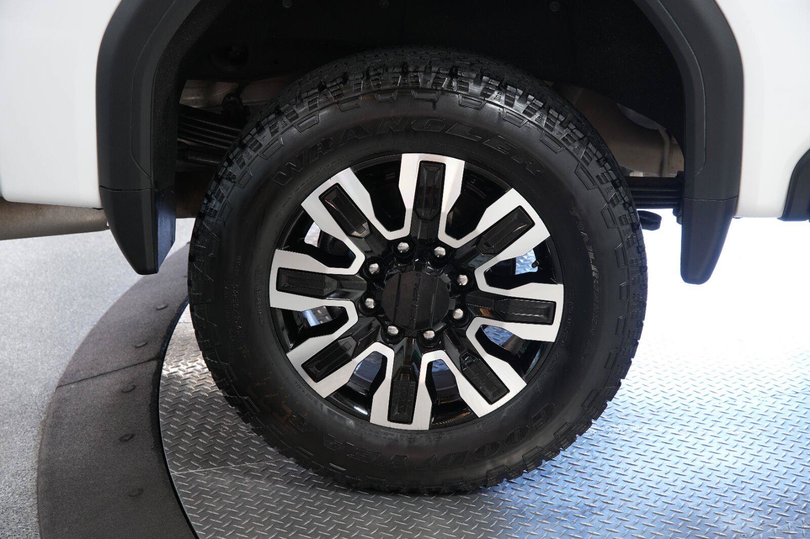 Used 2024 GMC Sierra 2500 Denali Ultimate AWD/4WD image 33