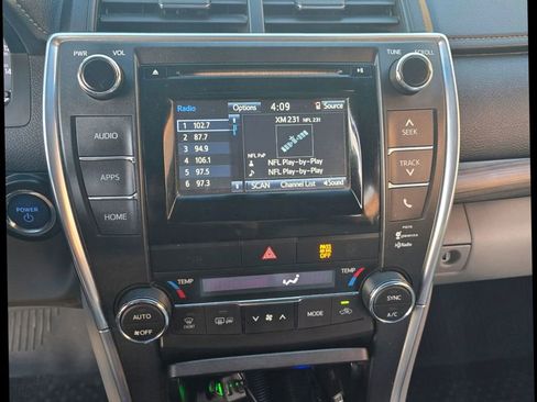 Used 2015 Toyota Camry LE image 18