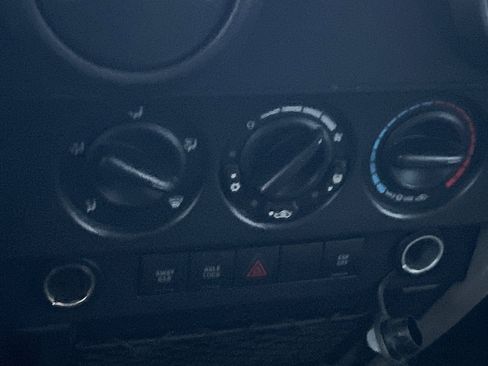 Used 2010 Jeep Wrangler Rubicon w/ PWR Convenience Group image 19