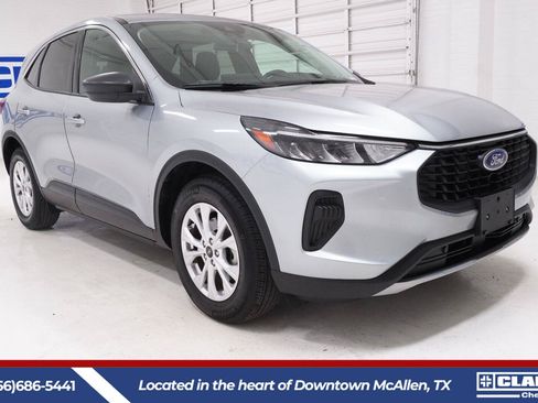 Used 2024 Ford Escape Active w/ Tech Pack #1 FWD image 3