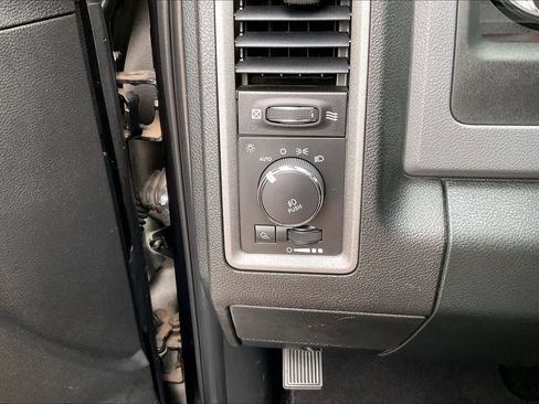 Used 2015 RAM 1500 Express AWD/4WD image 32