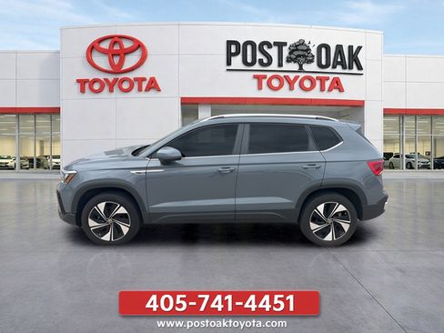 Used 2024 Volkswagen Taos SE w/ Panoramic Sunroof Package AWD/4WD image 9