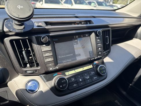 Used 2017 Toyota RAV4 Limited AWD/4WD image 17