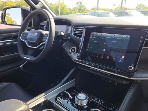 Used 2024 Jeep Wagoneer Series III w/ Premium Group I image 8