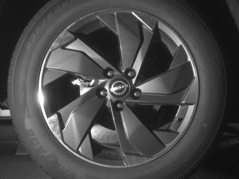 Used 2025 Nissan Rogue SV image 15