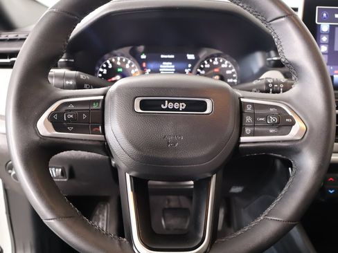 Used 2025 Jeep Compass Limited AWD/4WD image 3