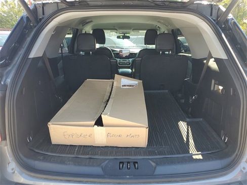 Used 2023 Ford Explorer XLT w/ Equipment Group 202A image 10