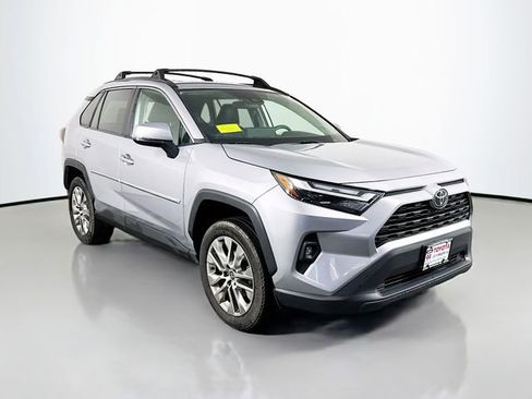 Used 2023 Toyota RAV4 XLE Premium image 8