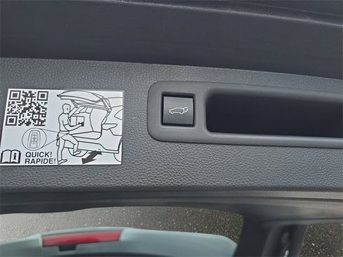 Used 2022 Toyota Highlander Platinum image 16