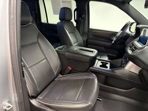 Used 2024 Chevrolet Suburban Premier RWD image 30