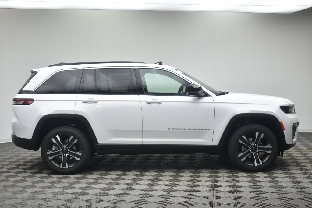 New 2027 Jeep Grand Cherokee Limited AWD/4WD image 3