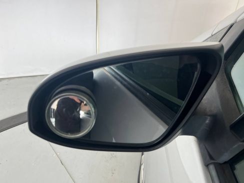 Used 2012 Toyota Yaris LE FWD image 33