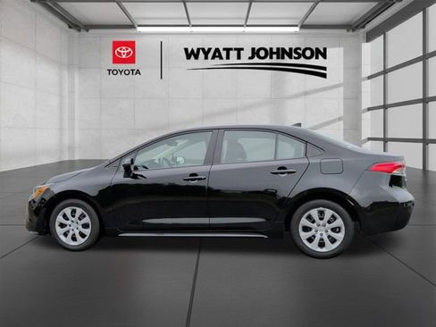 Used 2024 Toyota Corolla LE FWD image 2