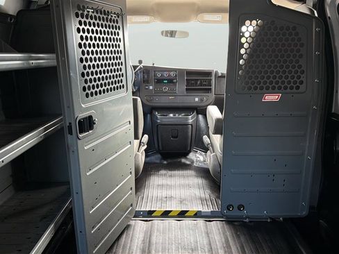 Used 2014 GMC Savana 1500 AWD image 23