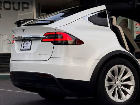 Used 2020 Tesla Model X Long Range AWD/4WD image 8