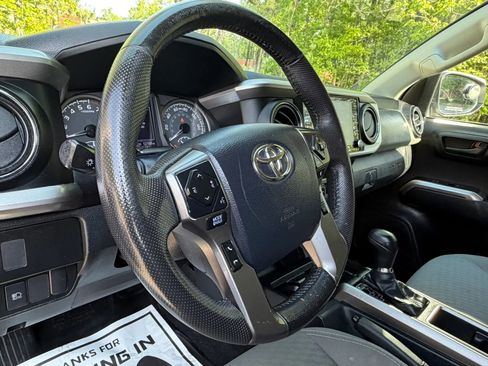 Used 2020 Toyota Tacoma SR5 RWD image 15