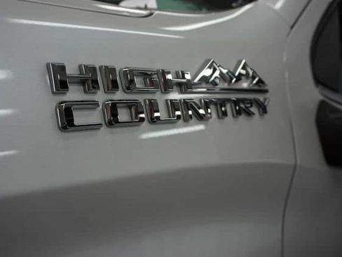 Used 2024 Chevrolet Silverado 1500 High Country w/ High Country Premium Package AWD/4WD image 4