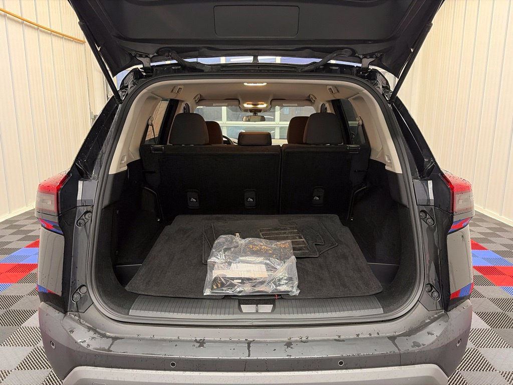 Used 2023 Nissan Rogue S AWD/4WD image 15