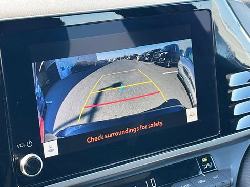 Used 2025 Toyota Camry SE image 25