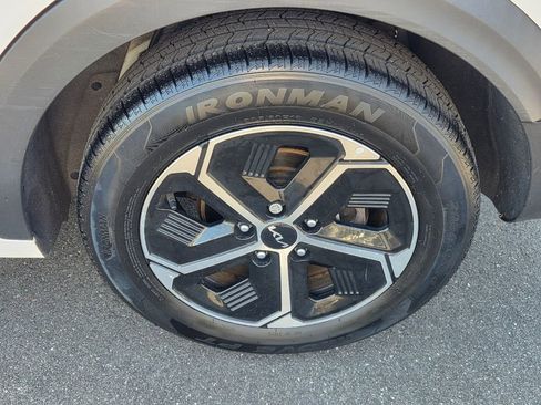 Used 2023 Kia Niro EX FWD image 10