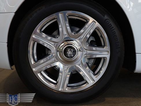 Used 2014 Rolls-Royce Phantom Drophead Coupe image 39