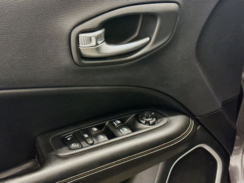 Used 2018 Jeep Compass Latitude w/ Popular Equipment Group AWD/4WD image 15