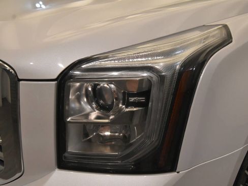 Used 2018 GMC Yukon Denali w/ Open Road Package image 8