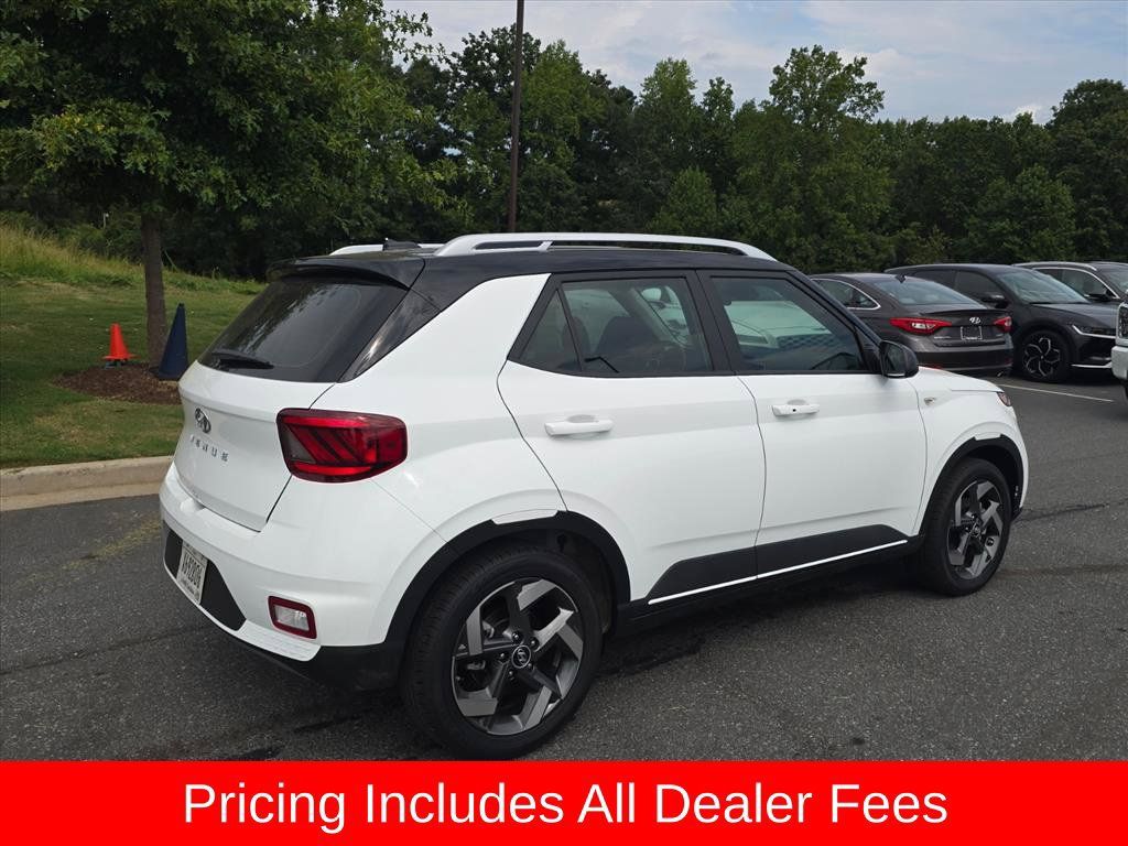Used 2026 Hyundai Venue SEL FWD image 3