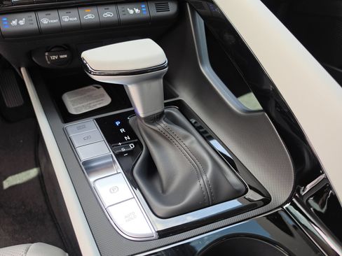 New 2026 Hyundai Elantra Limited FWD image 32