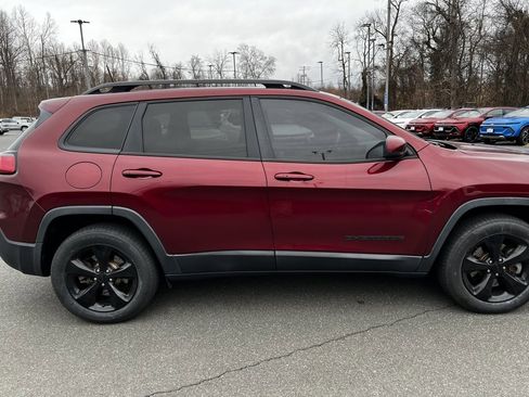 Used 2019 Jeep Cherokee Latitude Plus image 2