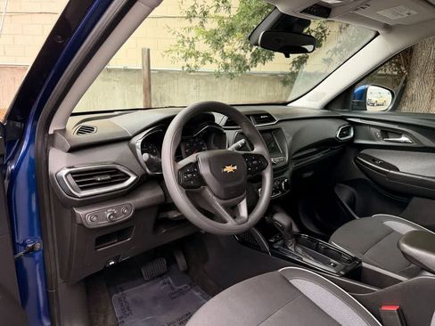 Used 2023 Chevrolet TrailBlazer LT FWD image 2