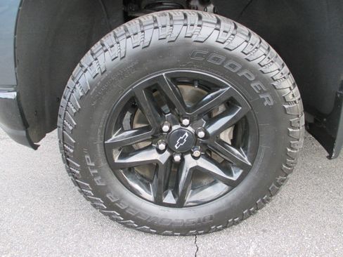Used 2021 Chevrolet Silverado 1500 LT Trail Boss w/ Bed Protection Package AWD/4WD image 9