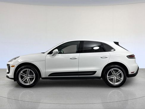 Certified 2025 Porsche Macan image 2