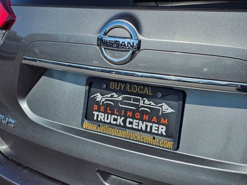 Used 2017 Nissan Rogue SV AWD/4WD image 14