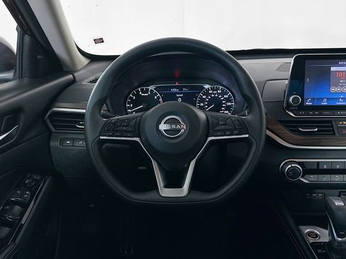 Used 2023 Nissan Altima 2.5 SV image 17