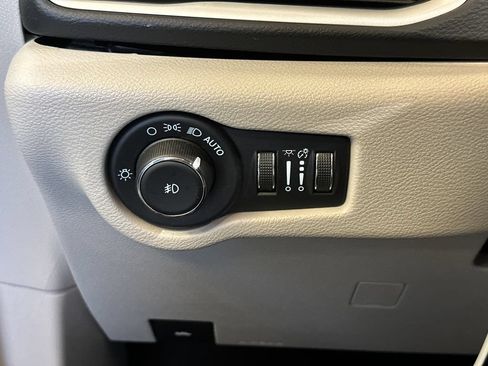 Used 2022 Chrysler Pacifica Touring-L FWD image 17
