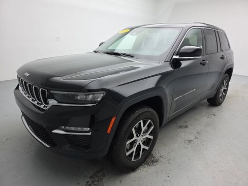 Used 2025 Jeep Grand Cherokee Limited image 6