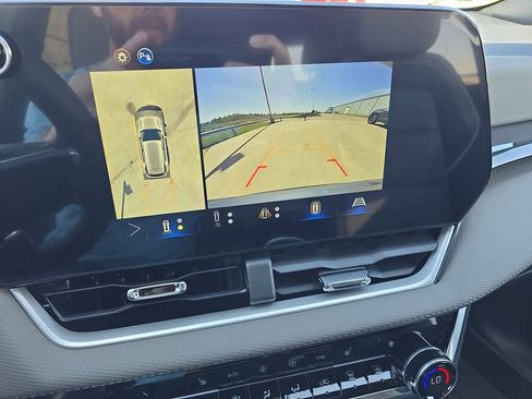 New 2026 Chevrolet Equinox LT w/ Convenience Package II FWD image 23