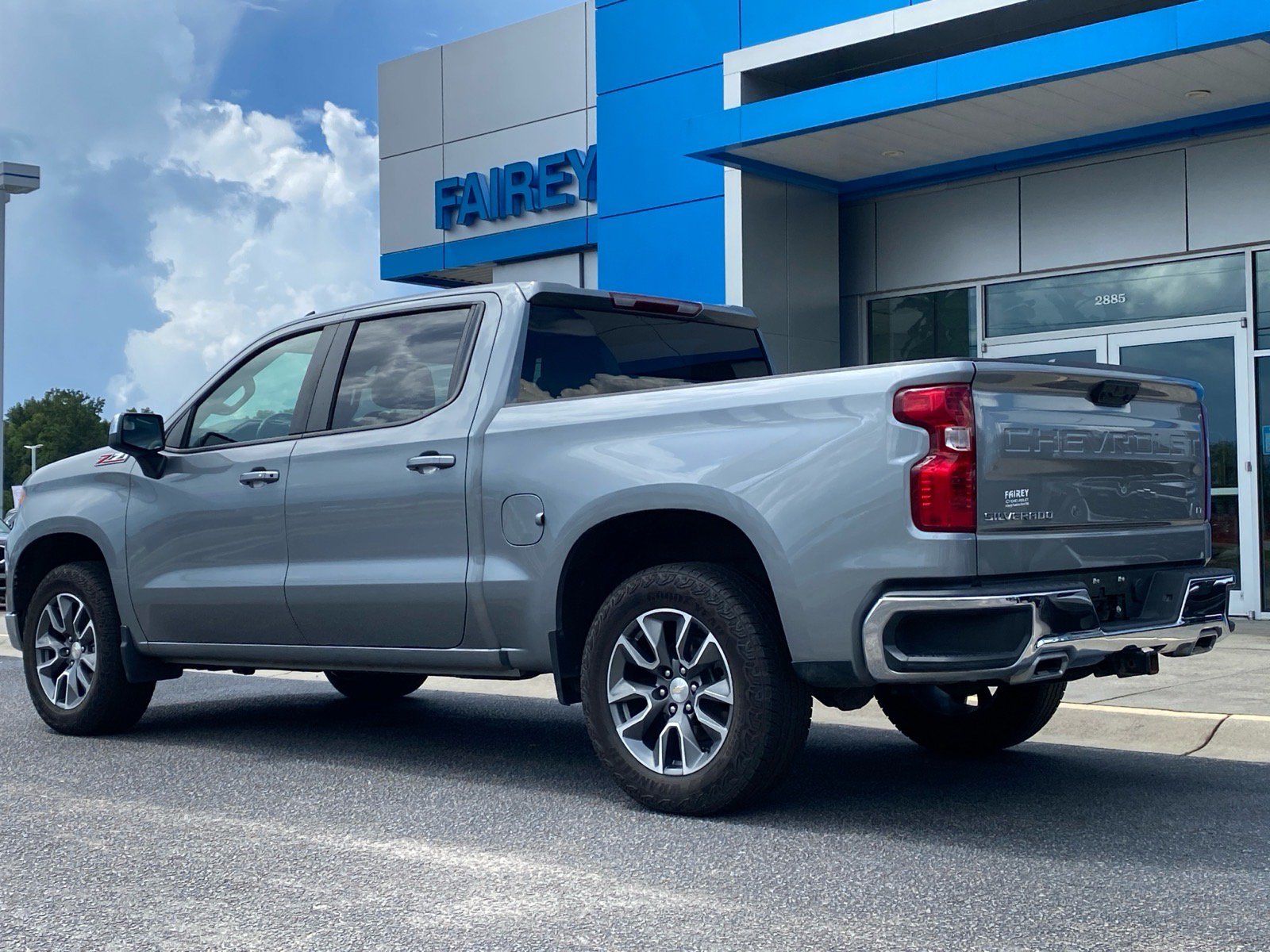 Used 2024 Chevrolet Silverado 1500 LT AWD/4WD image 3