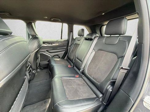Used 2022 Jeep Grand Cherokee Altitude AWD/4WD image 16