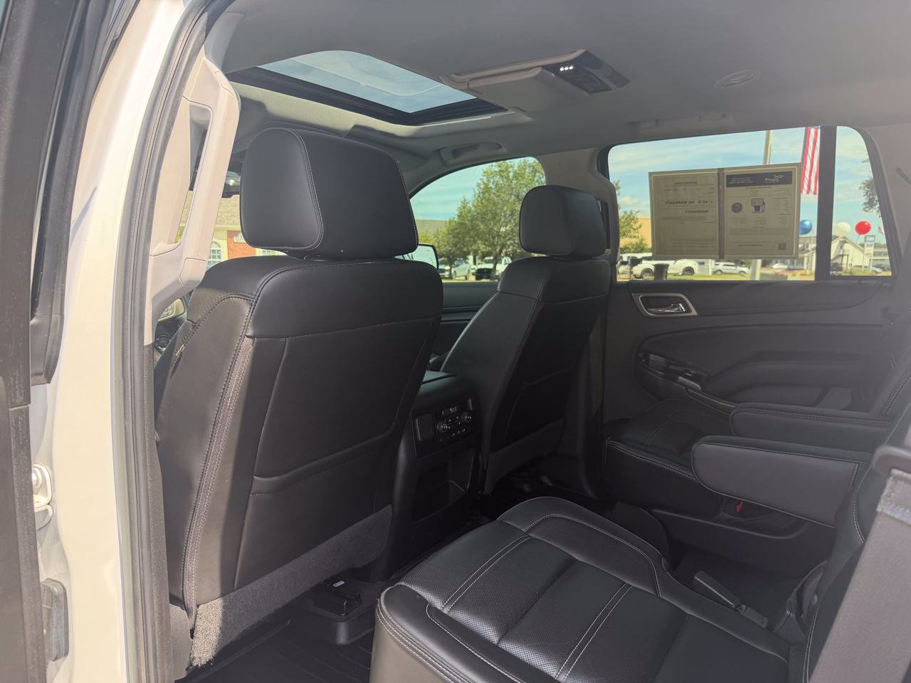 Used 2020 GMC Yukon Denali w/ Denali Premium Package RWD image 11