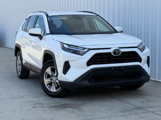 Used 2025 Toyota RAV4 XLE FWD image 2