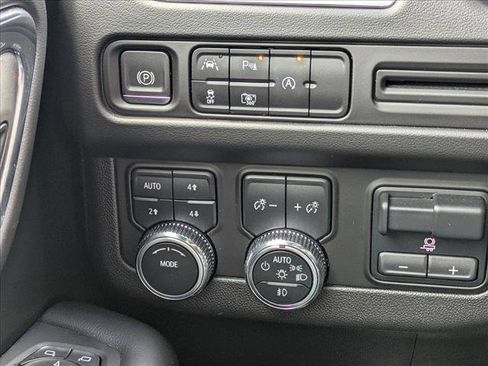 Used 2023 GMC Yukon SLT w/ SLT Premium Package AWD/4WD image 14