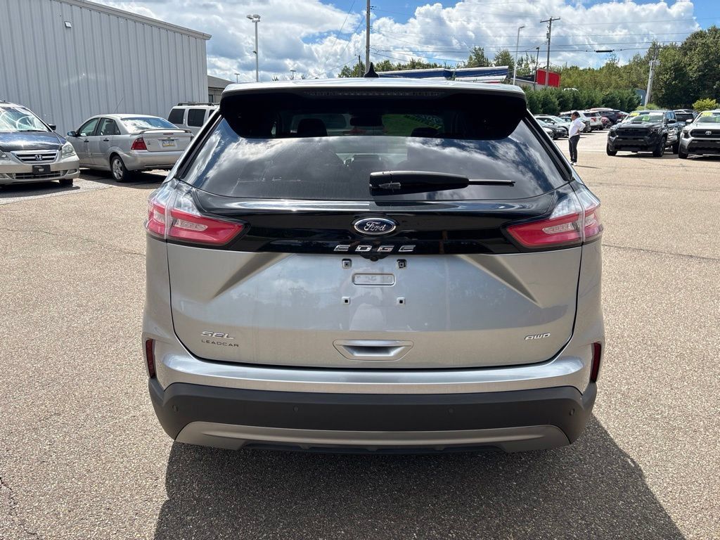 Used 2024 Ford Edge SEL w/ Convenience Package AWD/4WD image 6