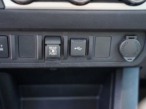 Used 2022 Toyota Tacoma 4x4 Double Cab image 16