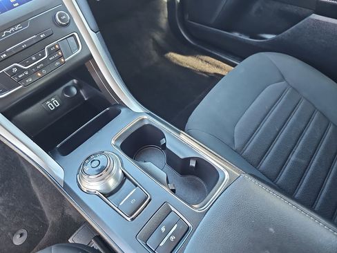Used 2020 Ford Fusion SE image 24