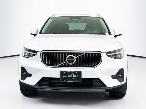 Used 2023 Volvo XC40 B5 Plus w/ Climate Package AWD/4WD image 2